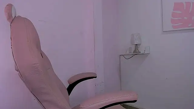 Snapshot of Evelin_shy chatting on 03/12/26, 02:50 Evelin shy online show from 03/12/26, 02:50