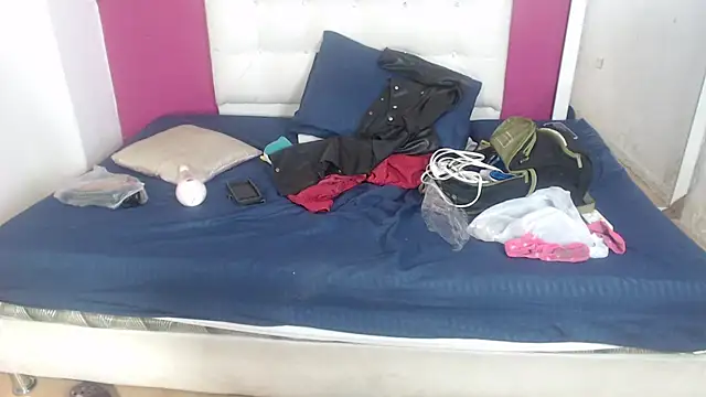 nextdoor fantasy1 online show from 12/04/25, 03:27