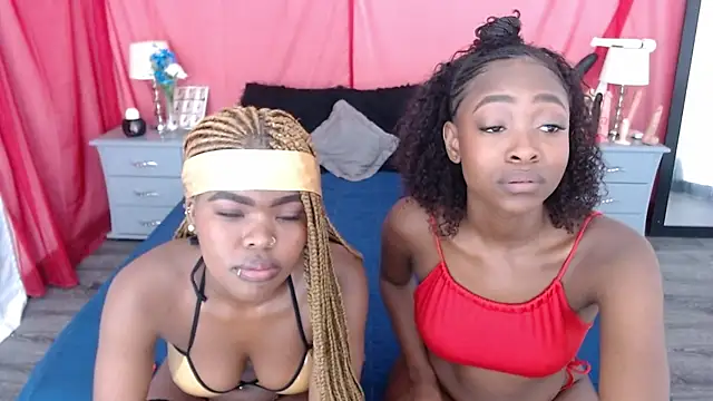 Snapshot of AdelynYasmin chatting on 01/29/25, 12:24 AdelynYasmin online show from 01/29/25, 12:24