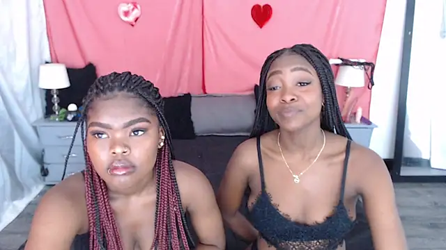 Snapshot of AdelynYasmin chatting on 03/20/25, 12:11 AdelynYasmin online show from 03/20/25, 12:11