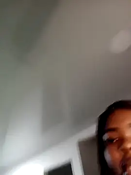 Snapshot of AdelynYasmin chatting on 09/10/25, 09:20 AdelynYasmin online show from 09/10/25, 09:20