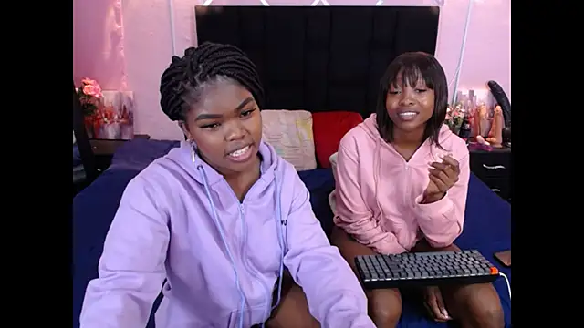 Snapshot of AdelynYasmin chatting on 09/30/25, 03:28 AdelynYasmin online show from 09/30/25, 03:28