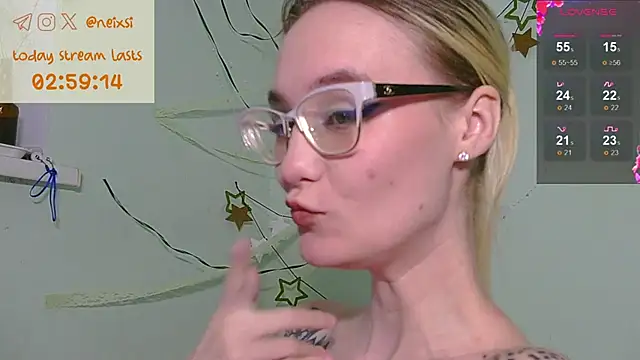 Snapshot of ixsi chatting on 06/07/26, 01:43 ixsi online show from 06/07/26, 01:43