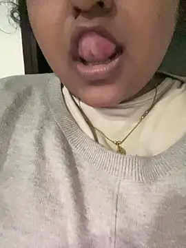 smile pretty online show from 01/01/25, 12:32