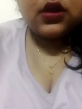 smile pretty online show from 01/15/25, 07:44