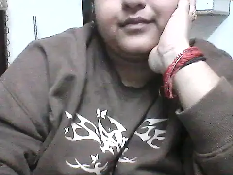 smile pretty online show from 02/17/25, 01:36