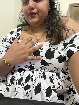 smile pretty online show from 02/19/25, 08:41