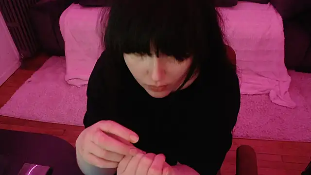 Lynylou online show from 12/01/24, 08:53