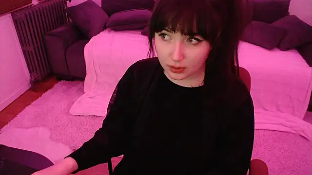 Lynylou online show from 12/09/24, 06:35