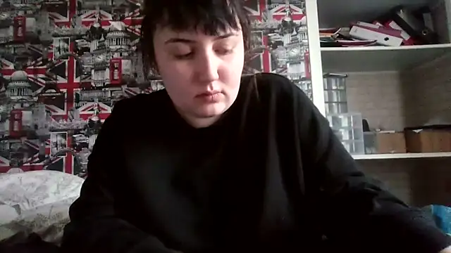 Lynylou online show from 10/19/25, 01:45