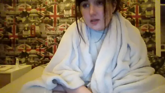 Lynylou online show from 11/30/25, 07:18