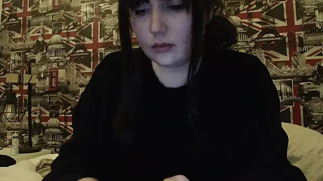 Snapshot of Lynylou chatting on 03/24/26, 09:31 Lynylou online show from 03/24/26, 09:31
