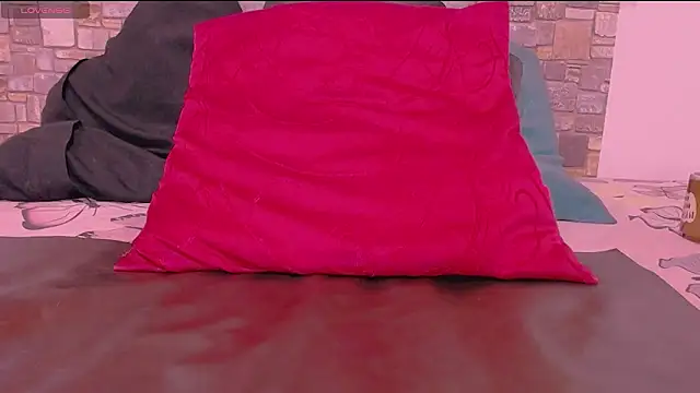 Snapshot of CrazyRousex chatting on 01/10/25, 04:09 CrazyRousex online show from 01/10/25, 04:09