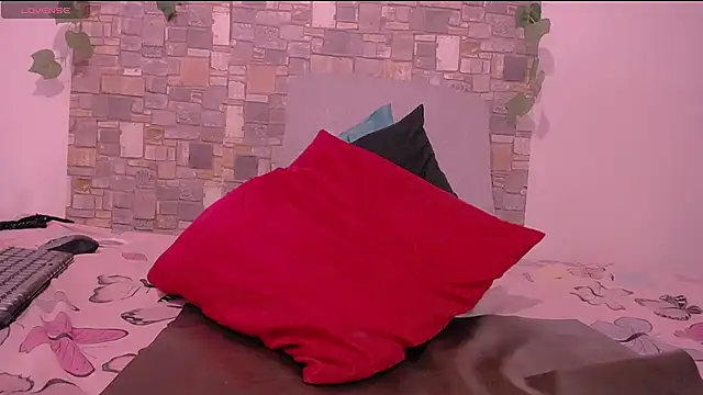 Snapshot of CrazyRousex chatting on 01/29/25, 05:24 CrazyRousex online show from 01/29/25, 05:24