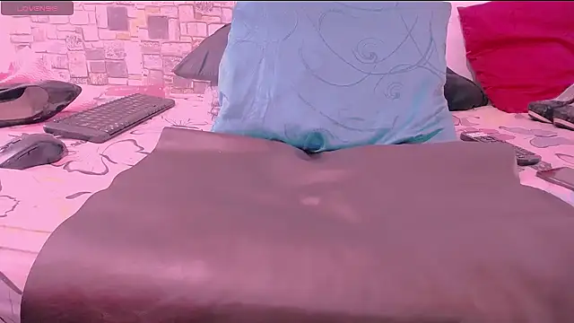 Snapshot of CrazyRousex chatting on 02/19/25, 02:12 CrazyRousex online show from 02/19/25, 02:12