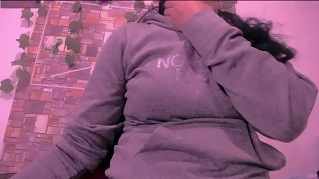 Snapshot of CrazyRousex chatting on 09/17/25, 04:41 CrazyRousex online show from 09/17/25, 04:41