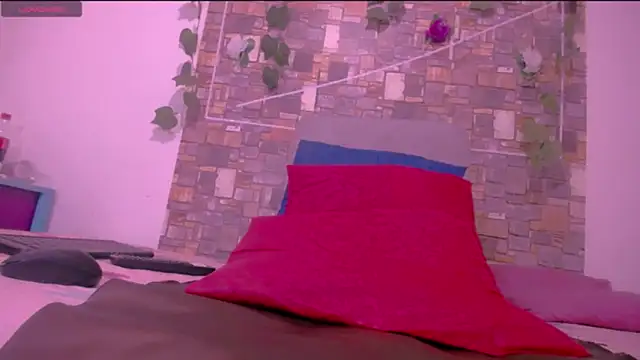 Snapshot of CrazyRousex chatting on 09/19/25, 03:13 CrazyRousex online show from 09/19/25, 03:13