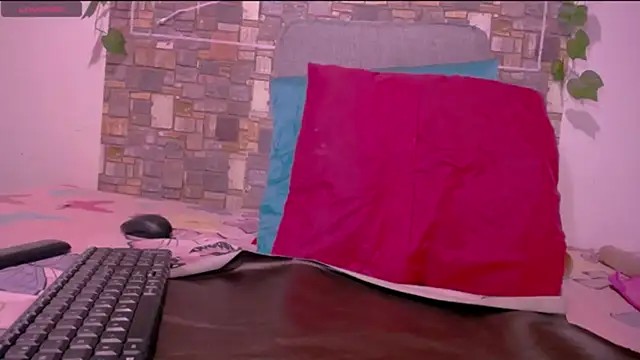 Snapshot of CrazyRousex chatting on 03/05/26, 02:46 CrazyRousex online show from 03/05/26, 02:46