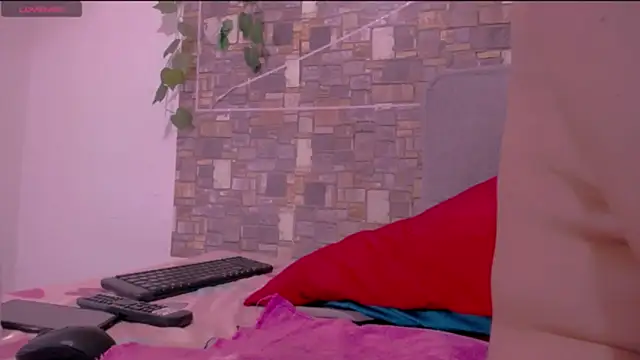 Snapshot of CrazyRousex chatting on 03/15/26, 05:08 CrazyRousex online show from 03/15/26, 05:08