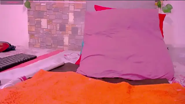 Snapshot of CrazyRousex chatting on 04/10/26, 01:49 CrazyRousex online show from 04/10/26, 01:49