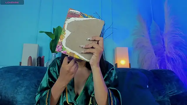 Elizabeth VonSweet online show from 12/15/25, 08:02