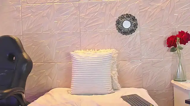 Snapshot of paula__cruzz chatting on 01/16/25, 12:45 paula cruzz online show from 01/16/25, 12:45