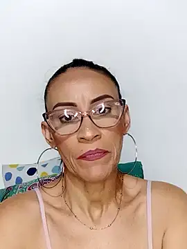 Snapshot of BarbaraMature chatting on 12/15/24, 06:04 BarbaraMature online show from 12/15/24, 06:04