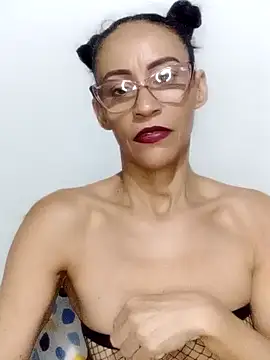 Snapshot of BarbaraMature chatting on 01/03/25, 07:39 BarbaraMature online show from 01/03/25, 07:39