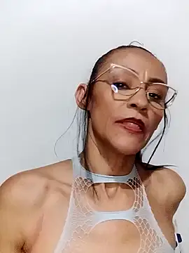 Snapshot of BarbaraMature chatting on 01/10/25, 10:04 BarbaraMature online show from 01/10/25, 10:04