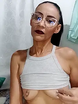 Snapshot of BarbaraMature chatting on 03/17/25, 06:21 BarbaraMature online show from 03/17/25, 06:21