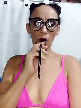 Snapshot of BarbaraMature chatting on 10/17/25, 06:32 BarbaraMature online show from 10/17/25, 06:32