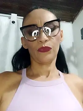 Snapshot of BarbaraMature chatting on 10/18/25, 05:57 BarbaraMature online show from 10/18/25, 05:57