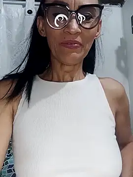 Snapshot of BarbaraMature chatting on 11/08/25, 03:56 BarbaraMature online show from 11/08/25, 03:56