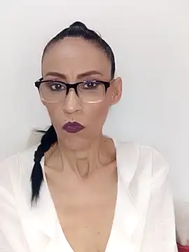 Snapshot of BarbaraMature chatting on 04/13/26, 04:12 BarbaraMature online show from 04/13/26, 04:12