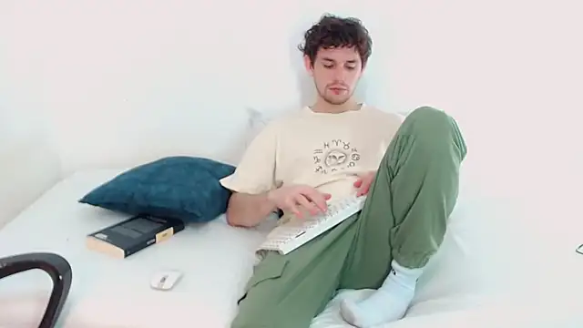 Elio555 online show from 12/12/24, 06:31