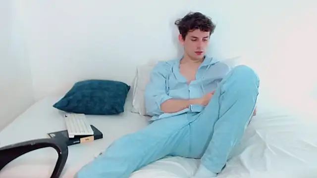 Elio555 online show from 12/15/24, 01:13