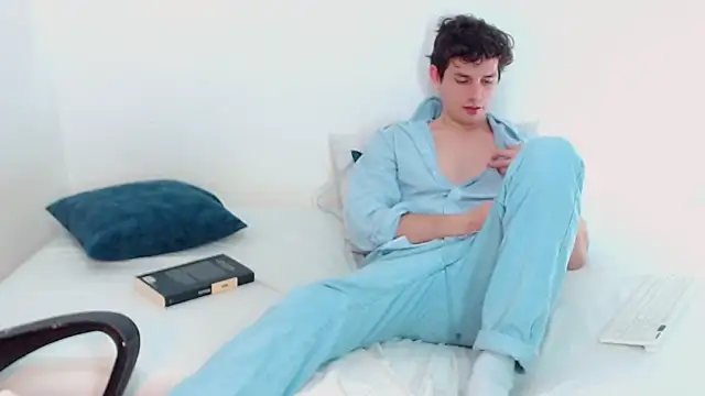 Elio555 online show from 12/15/24, 08:04