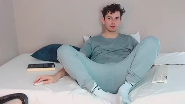 Elio555 online show from 12/22/24, 02:17