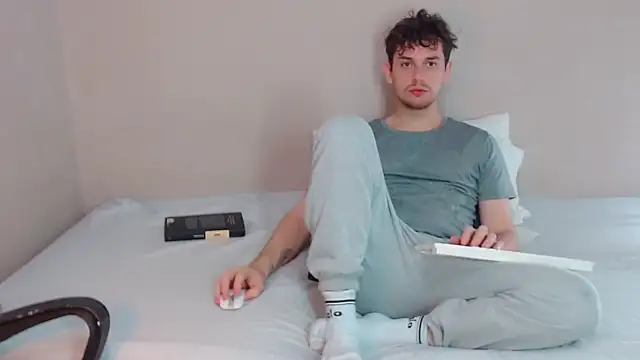 Elio555 online show from 12/29/24, 03:03