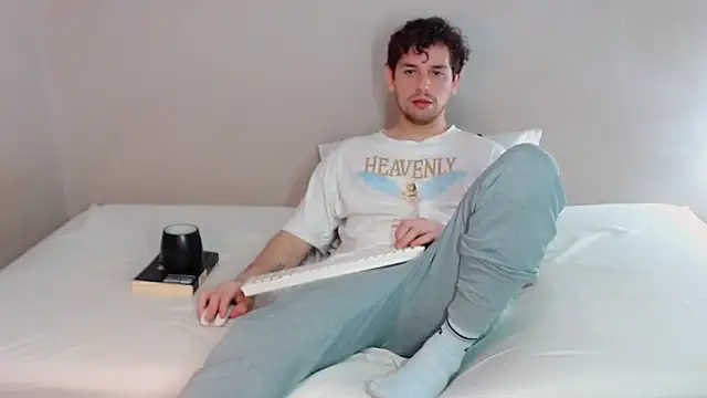 Elio555 online show from 03/18/25, 02:58