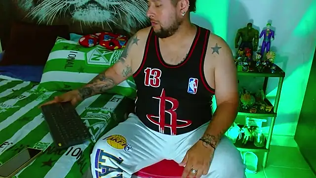 Snapshot of Michaell_Myerss_ chatting on 12/19/25, 02:13 Michaell Myerss online show from 12/19/25, 02:13