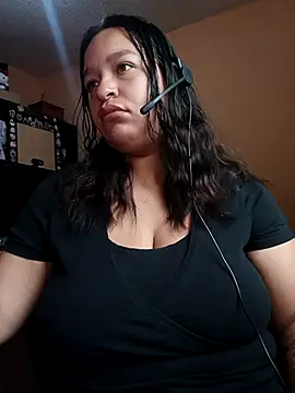 Snapshot of Angiee2001 chatting on 05/05/26, 02:03 Angiee2001 online show from 05/05/26, 02:03