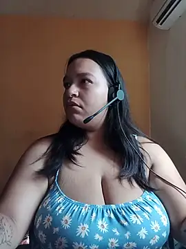 Snapshot of Angiee2001 chatting on 05/18/26, 03:51 Angiee2001 online show from 05/18/26, 03:51