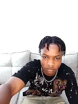 Snapshot of Guns_roses_ chatting on 12/21/24, 06:30 Guns roses online show from 12/21/24, 06:30