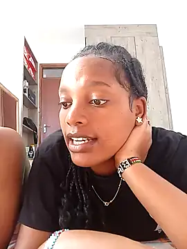 Snapshot of Guns_roses_ chatting on 01/07/25, 12:31 Guns roses online show from 01/07/25, 12:31