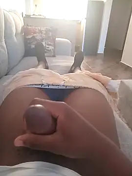 Snapshot of Guns_roses_ chatting on 01/14/25, 04:15 Guns roses online show from 01/14/25, 04:15