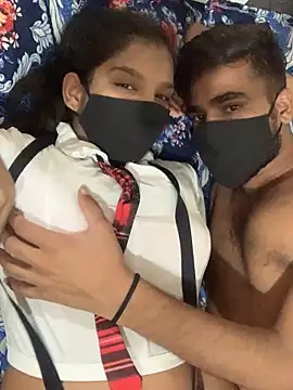 Snapshot of hottiess69 chatting on 09/19/25, 05:35 hottiess69 online show from 09/19/25, 05:35