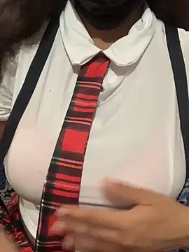 Snapshot of hottiess69 chatting on 10/05/25, 04:49 hottiess69 online show from 10/05/25, 04:49