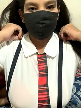 Snapshot of hottiess69 chatting on 10/23/25, 04:39 hottiess69 online show from 10/23/25, 04:39