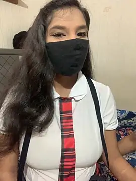 Snapshot of hottiess69 chatting on 10/27/25, 03:38 hottiess69 online show from 10/27/25, 03:38